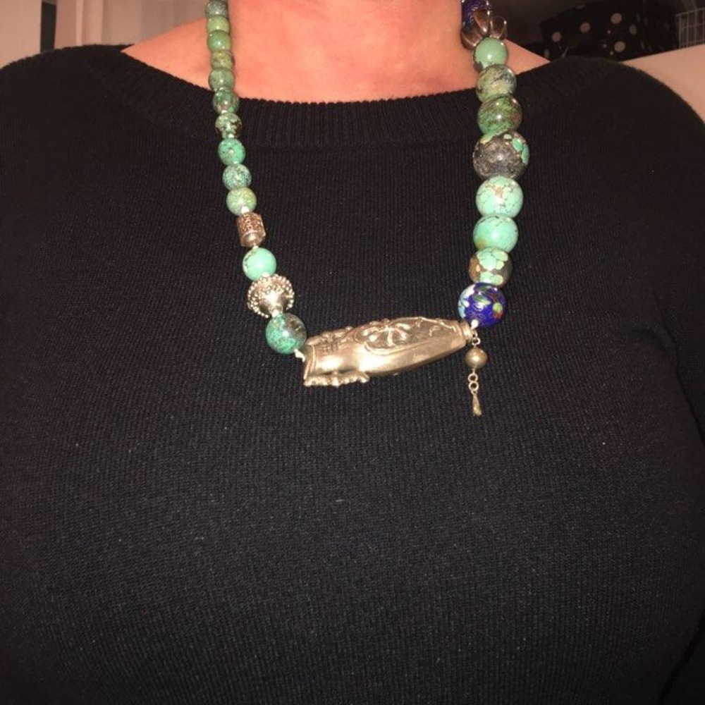 Pretty necklace - Picture 2 of 4